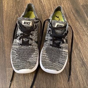 Nike Free RN Flyknit marled Gray tennis shoes